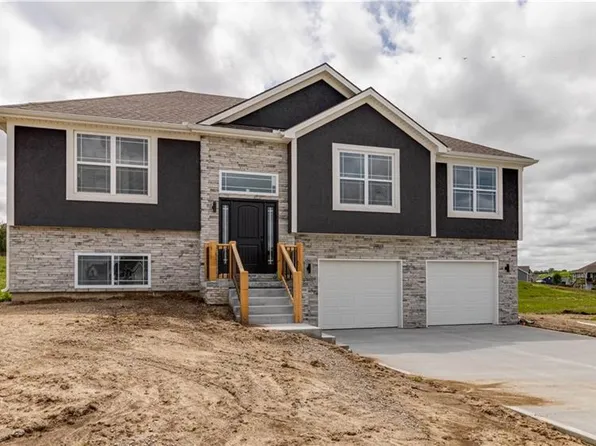 13874 Indian Rdg, Saint Joseph, MO 64505