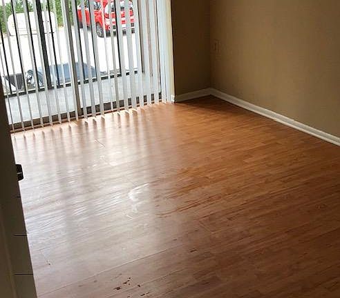 4th image of 121 Oyster Bay Cir APT 270