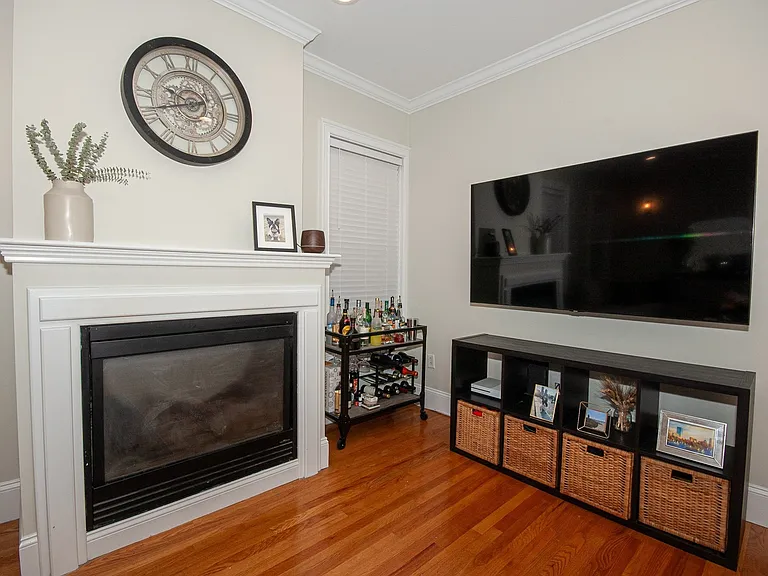 2 Burnham Pl #2 — Photo 4