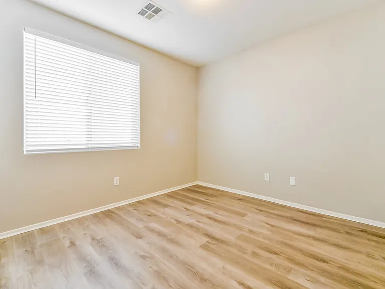 347 N Wesley — Photo 14