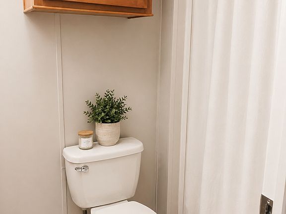 5th image of 110 N Michigan St #106