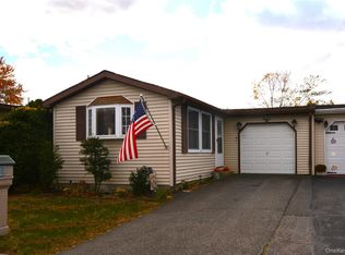 19 Dogwood Lane, Manorville, NY 11949