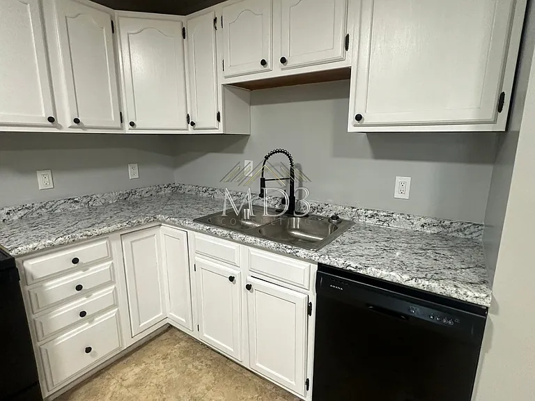 418 Millman Dr — Photo 6