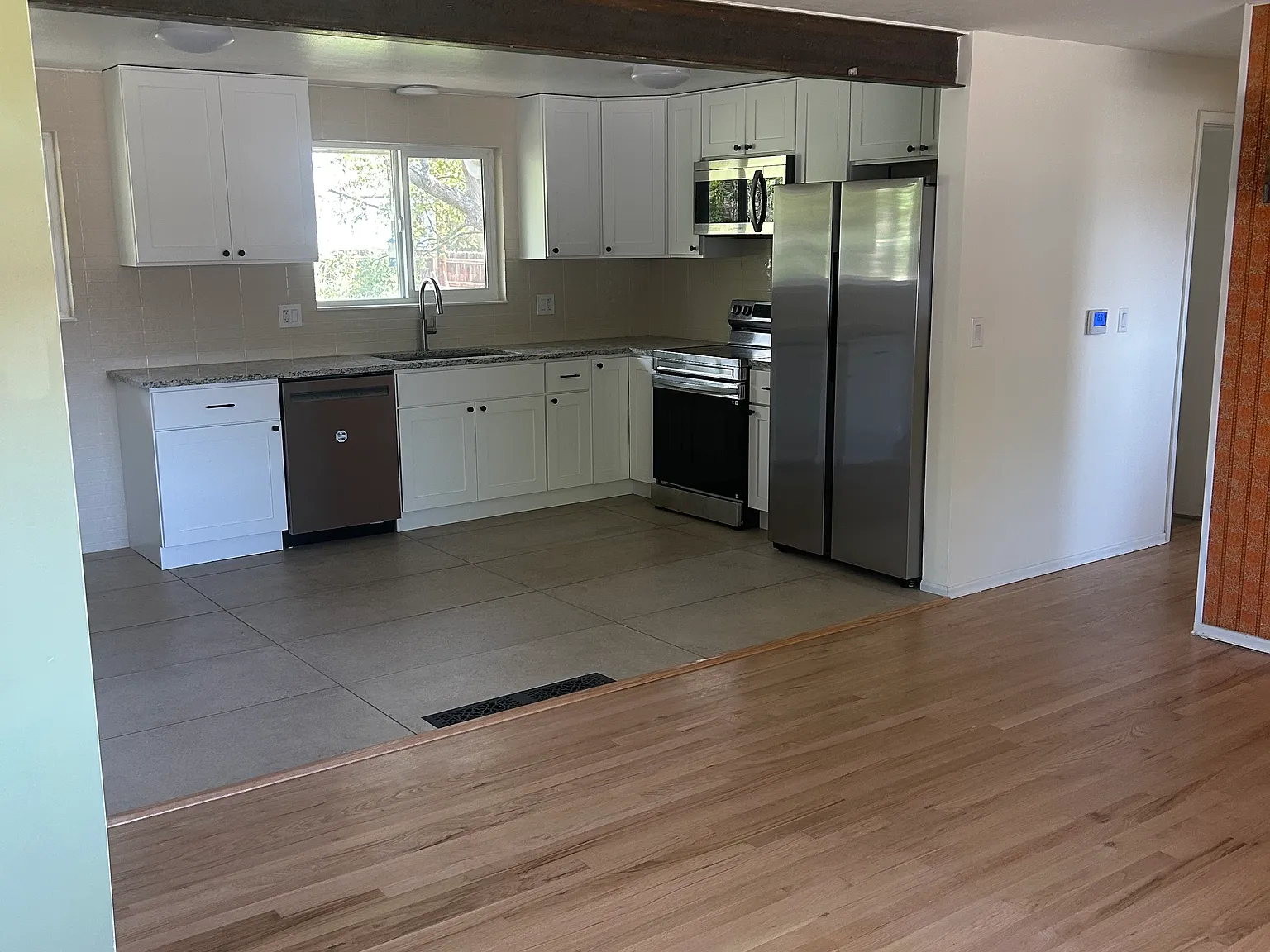 5 bed, 2000 sqft, $2,900 — Photo 4