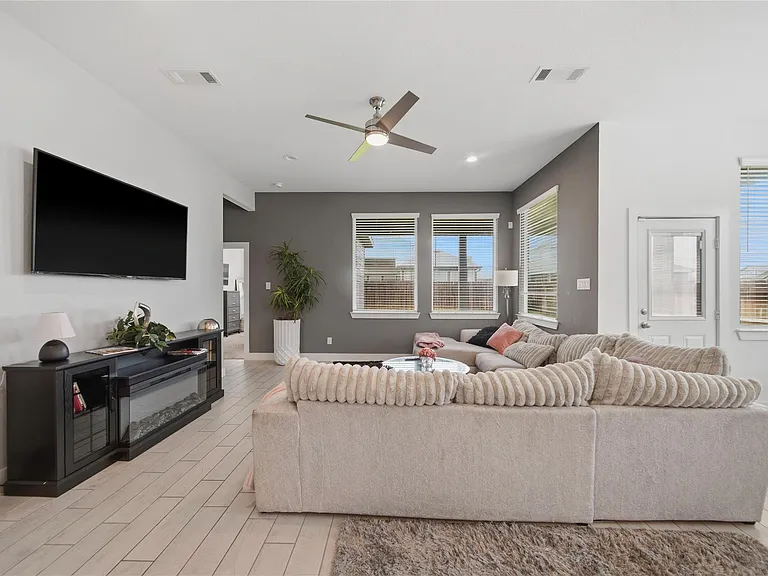 4512 Bartagrass Dr — Photo 8