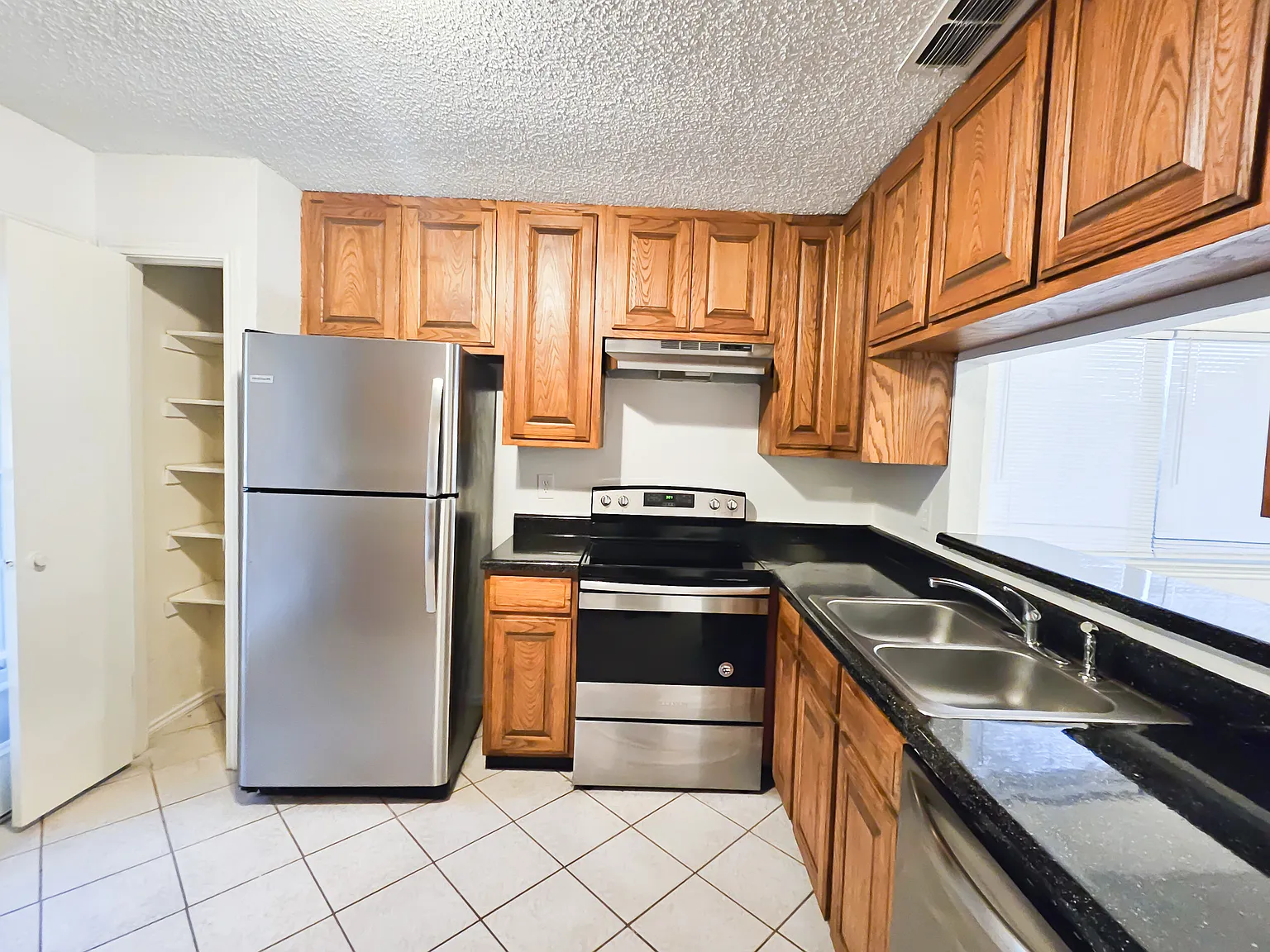 3000 Post Oak Dr — Photo 4