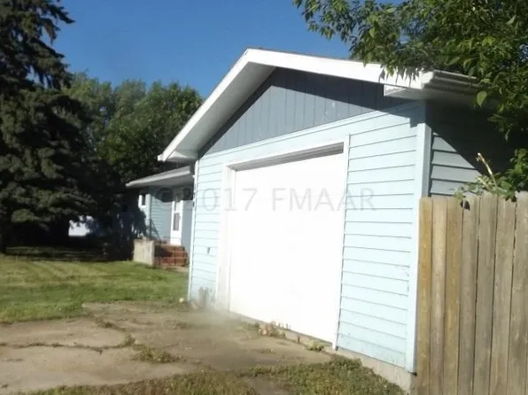 176 S Cavalier St, Pembina, ND 58271