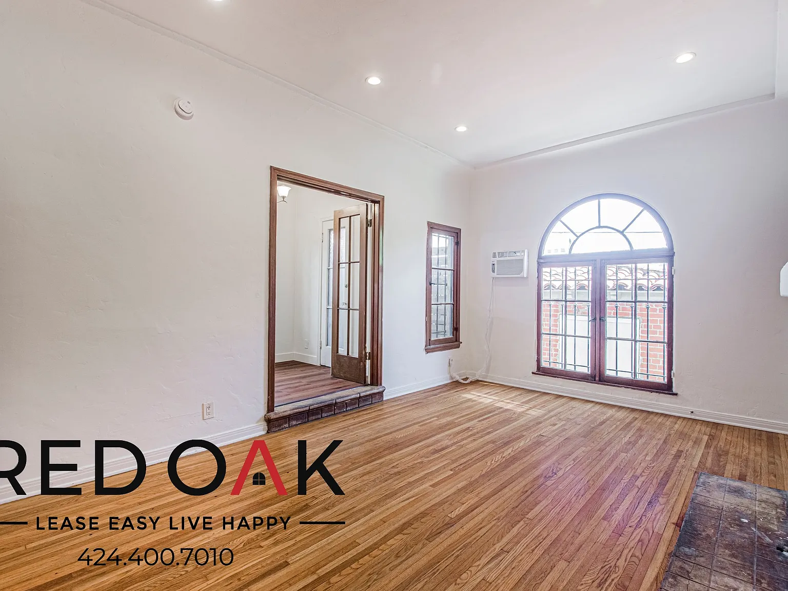 Light-filled Studio with Fireplace and High Ceilings ~ In Koreatown! — Photo 3