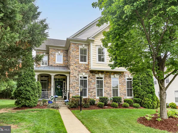 1002 W Kensington Cir, Fredericksburg, VA 22401