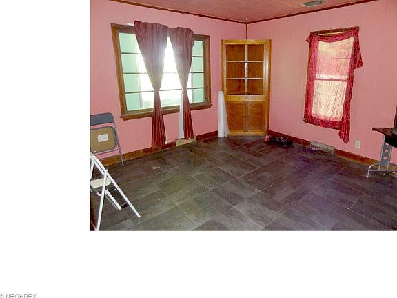 4th image of 219 School St