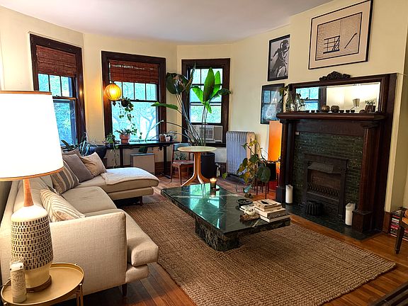 2nd image of 1521 Hubbard St #6