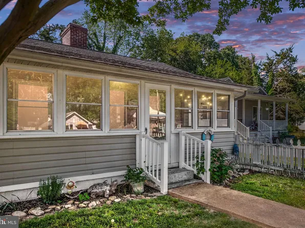 132 3rd St, Colonial Beach, VA 22443
