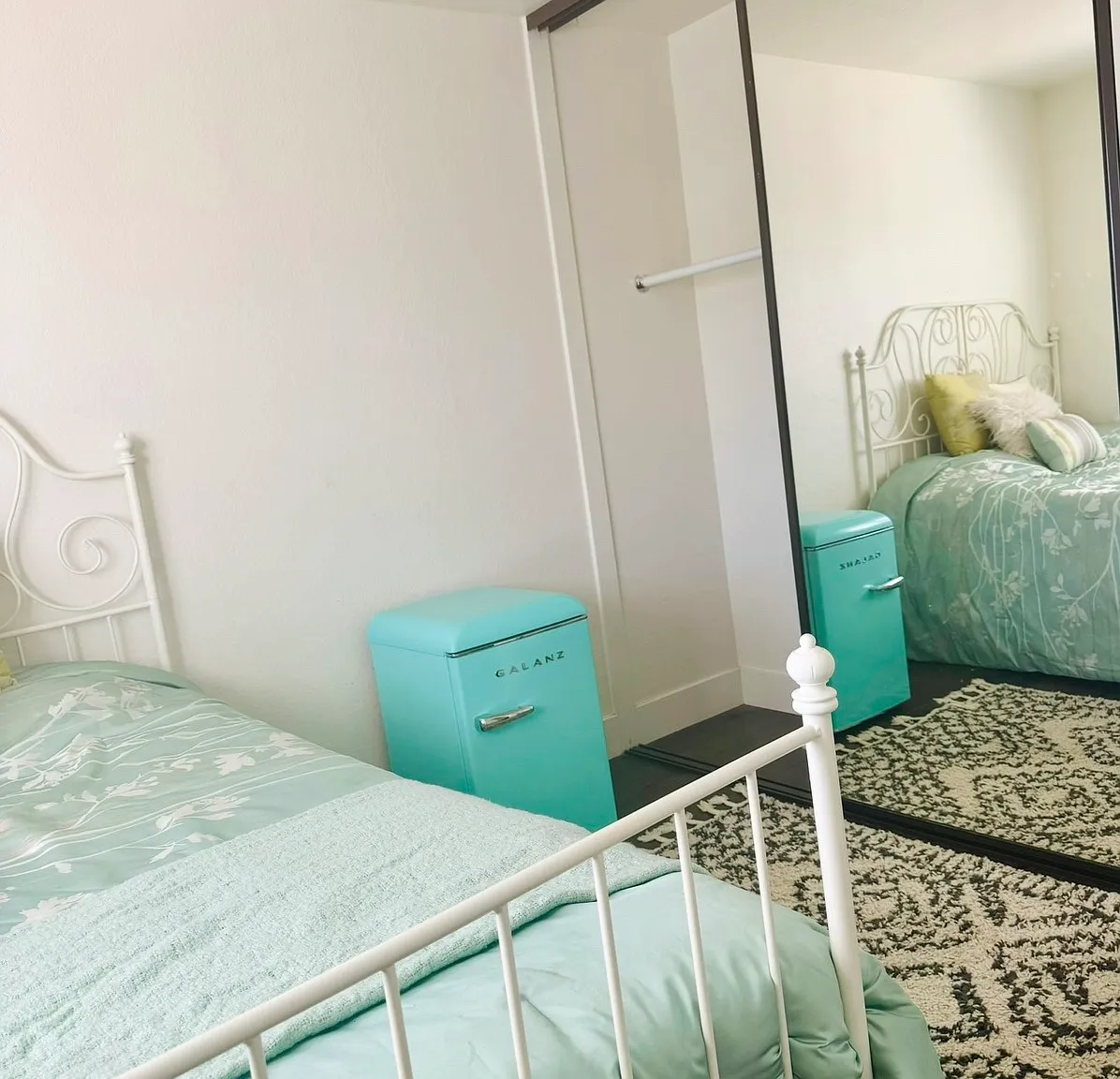 3 bed, 2500 sqft, $1,000 — Photo 3