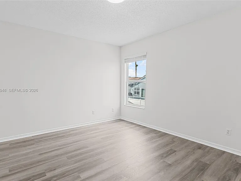 434 Castlemain Cir — Photo 33