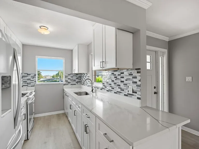 828 Victoria Dr #B6 — Photo 11