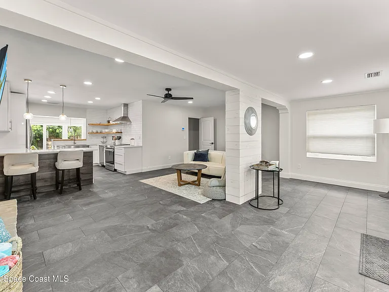 430 Michigan Ave — Photo 5