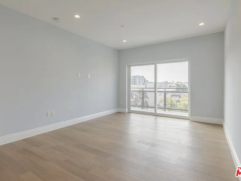 2939 W Leeward Ave #401 — Photo 4