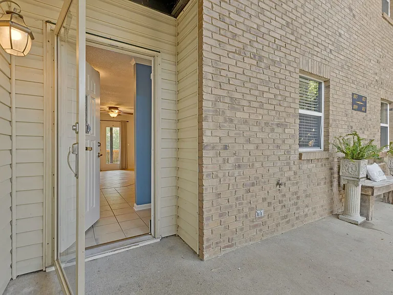 1809 Brockton Pl — Photo 2
