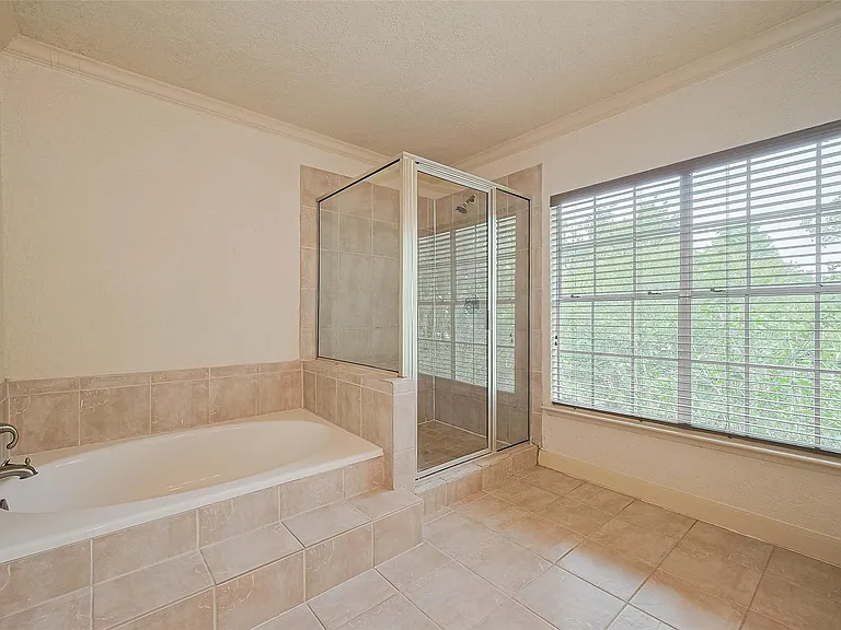 3614 Bee Bayou Ln — Photo 25