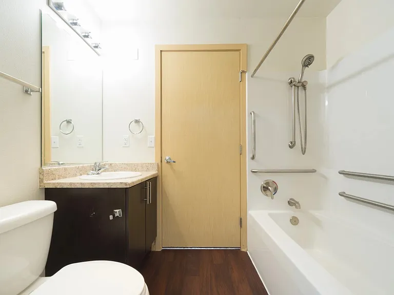 Taylor Creek Apartments — Photo 18