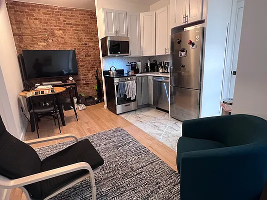 Rented by J PRESTON AND ASSOCIATES INC | media 9