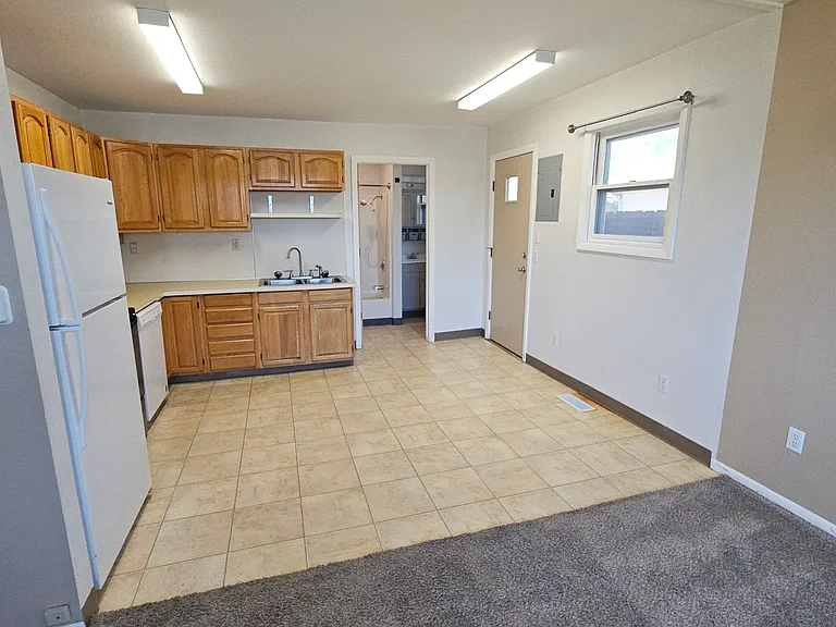 128 Rhea Ln — Photo 4