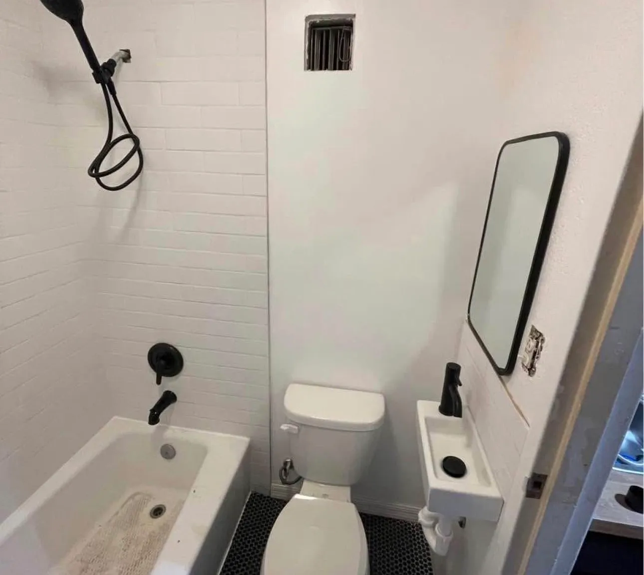 Studio, 276 sqft, $1,075 — Photo 3