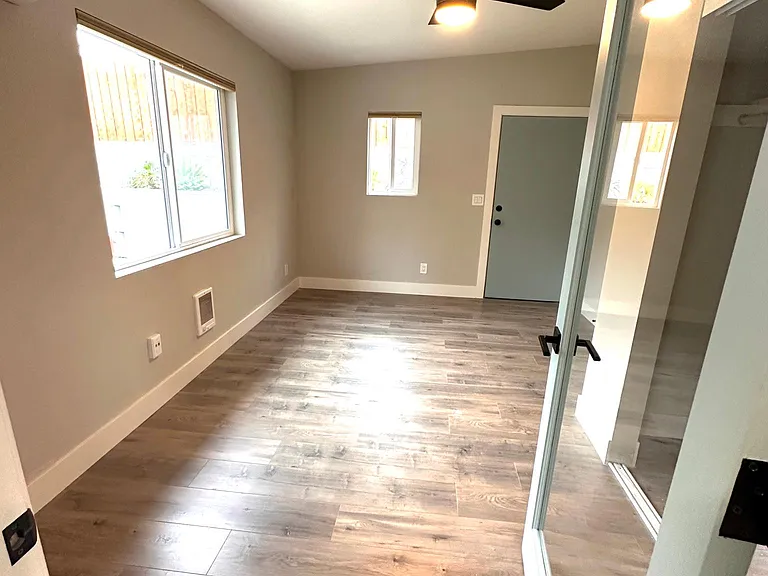 2078 Finch Ln — Photo 9