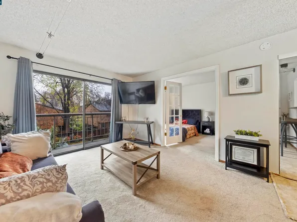 490 N Civic Dr APT 204, Walnut Creek, CA 94596