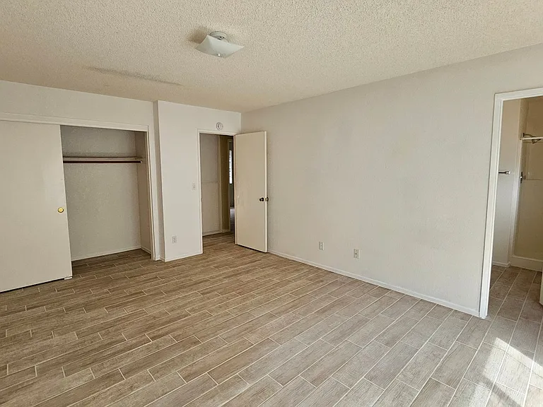8124 Underwood Ave — Photo 6