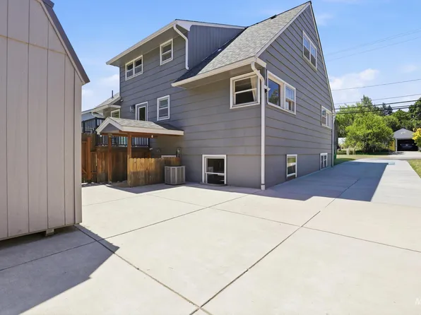 612 Logan St, Moscow, ID 83843