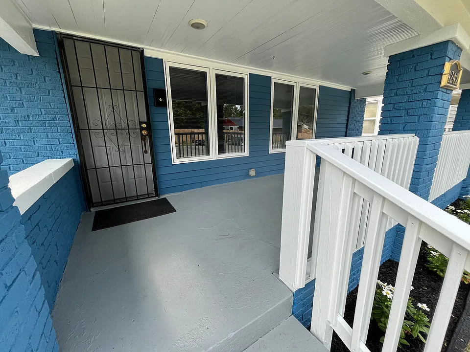 4242 Evanston Ave