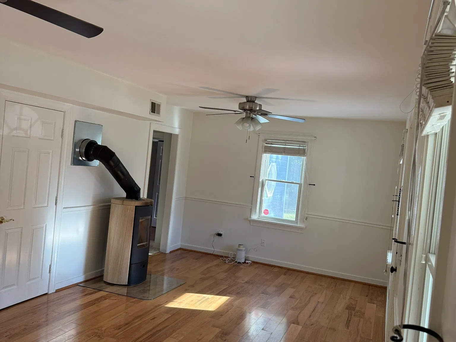 3 bed, 1100 sqft, $2,750 — Photo 3