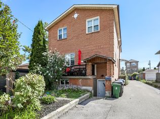 121 Melrose St #3, Toronto, ON M8Y 1B4