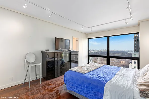 Sold by Maltz Auctions Inc | media 30