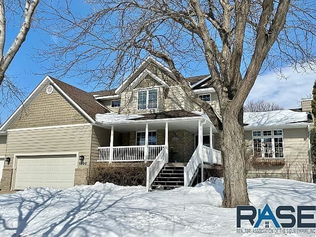 1st image of 1000 E Jenny Cir