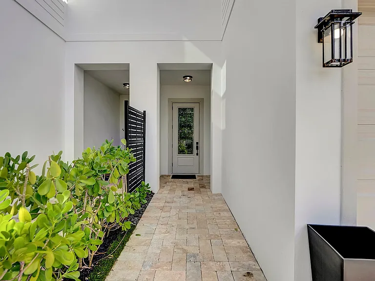500 NE Wavecrest Way — Photo 15