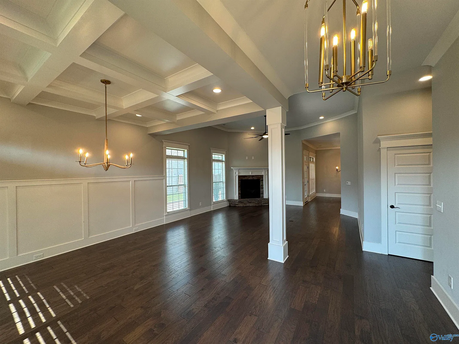 3 bed, 2.5 bath, 2400 sqft, $2,300 — Photo 4