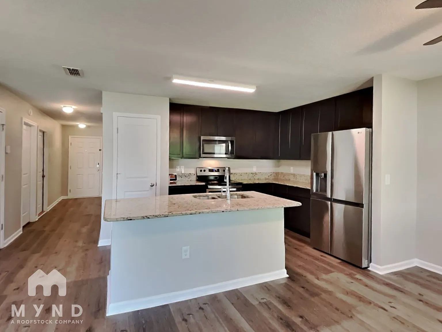 3 bed, 2.0 bath, 1306 sqft, $1,825 — Photo 2