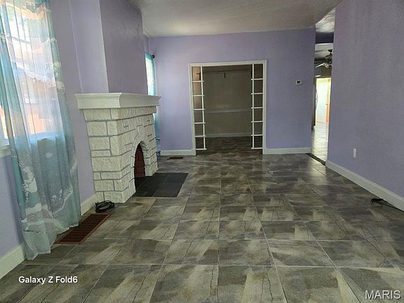 4th image of 5015 Dewey Ave