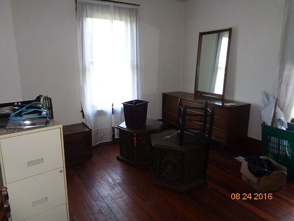 4th image of 810 Elk St