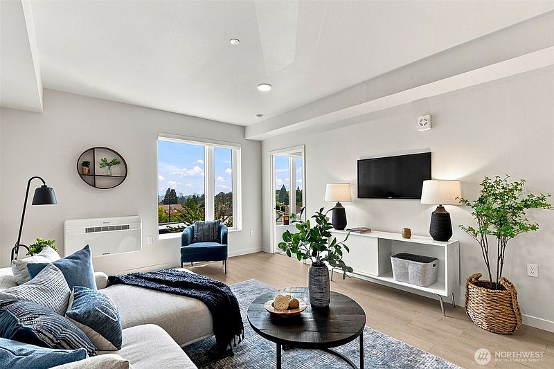 5th image of 6109 Phinney Avenue N #405