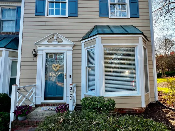 200 Standish Dr, Chapel Hill, NC 27517