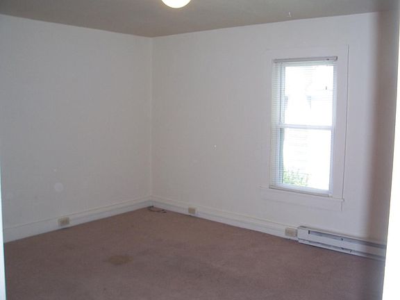 Living area 10' x13'