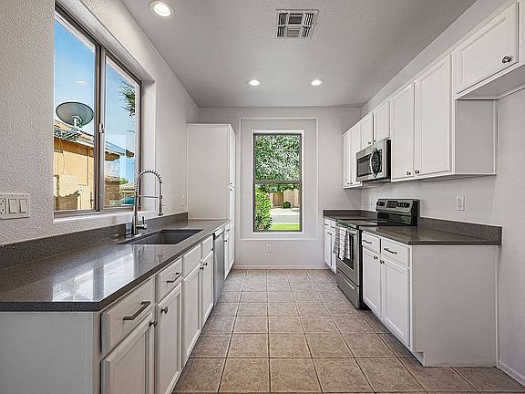 5th image of 886 E Sherri Dr