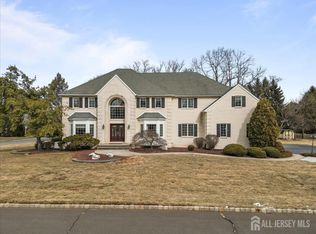 1 Phythian Ct, Somerset, NJ 08873