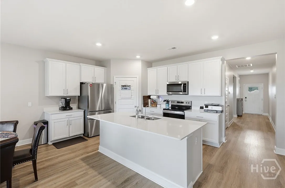 4 bed, 2.0 bath, 1788 sqft, $2,700 — Photo 4