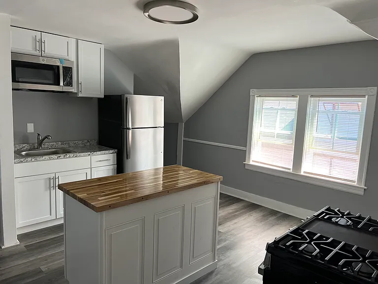 32 Tuxedo Ave #3 — Photo 4