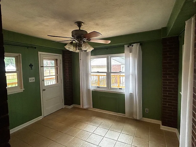 2421 Clarendon Ave — Photo 8