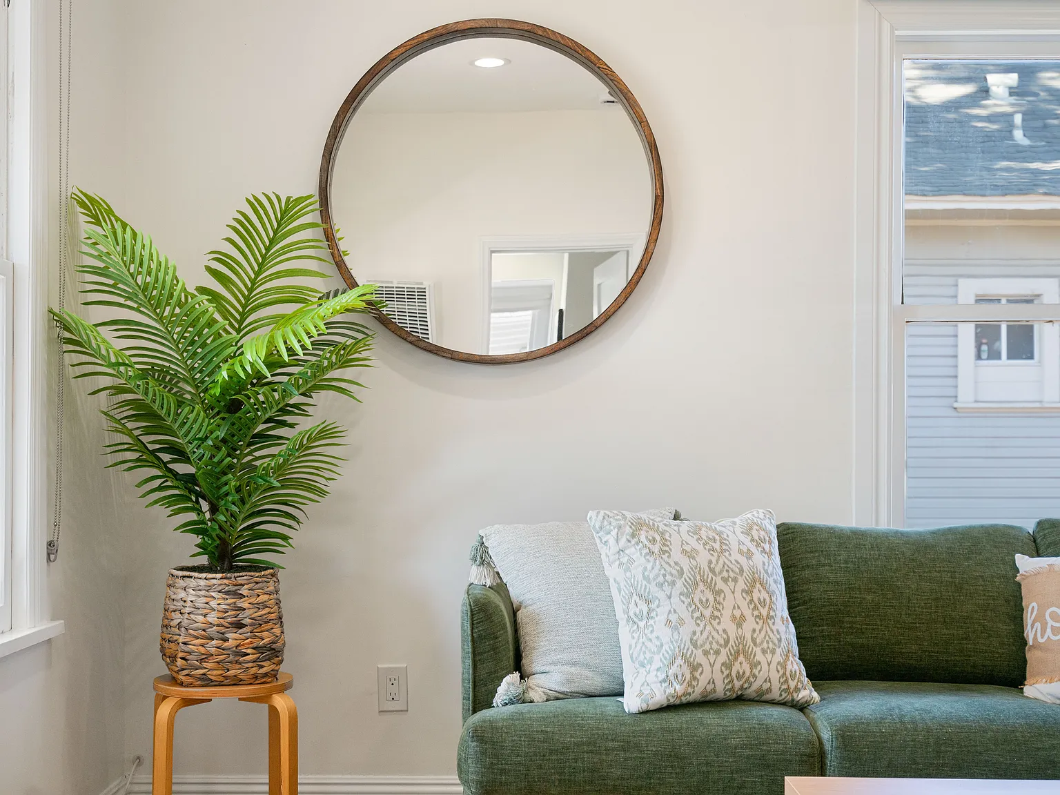 2 bed, 800 sqft, $2,500 — Photo 1